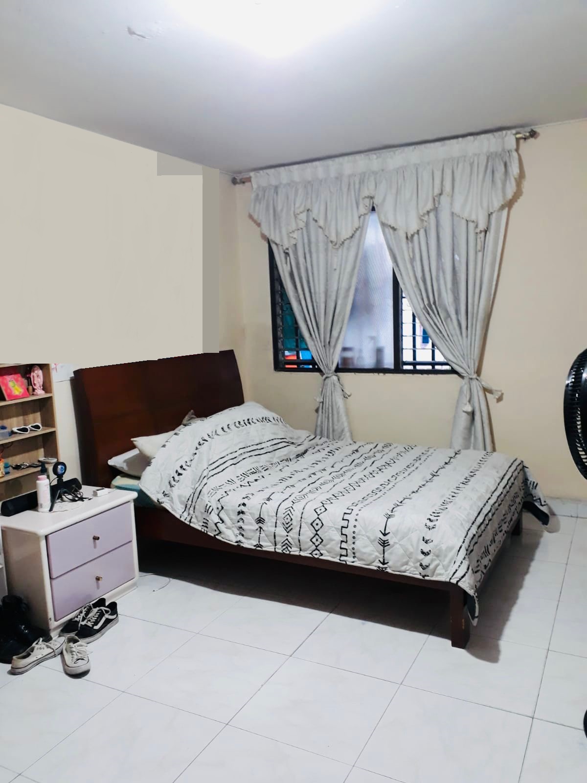30018