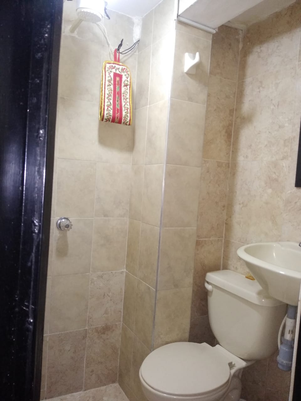 10863