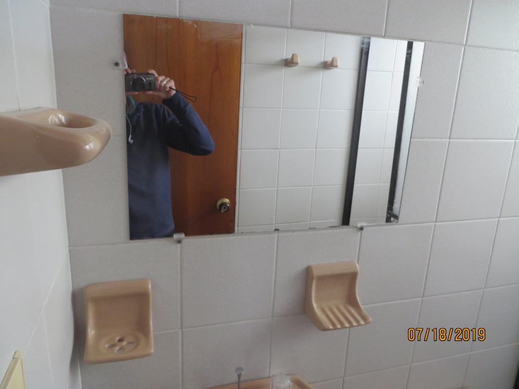 886